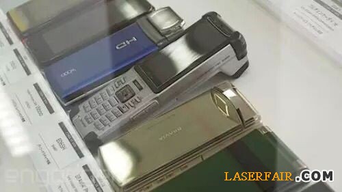 有人說，日本這些手機款式更像是手機界的“活化石”
