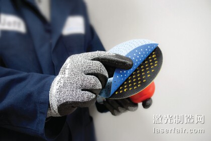 圖1：激光切割的多孔砂碟連接到一個背襯墊上，用于氣動打磨機。 （圖片來自Norton|Saint-Gobain）