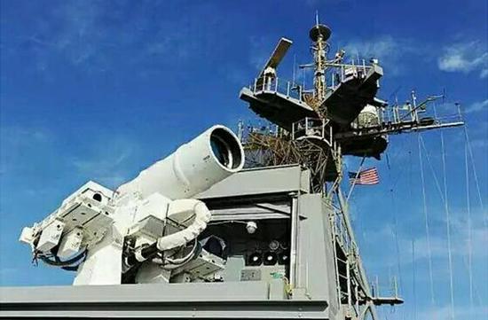 美國(guó)將研制工作的重點(diǎn)從笨重的化學(xué)激光武器轉(zhuǎn)向了緊湊的高能固體激光武器