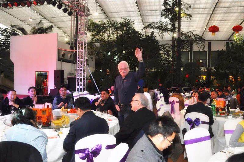 凝聚夢想•同心同行 — 華俄激光2018春節聯歡晚會圓滿結束