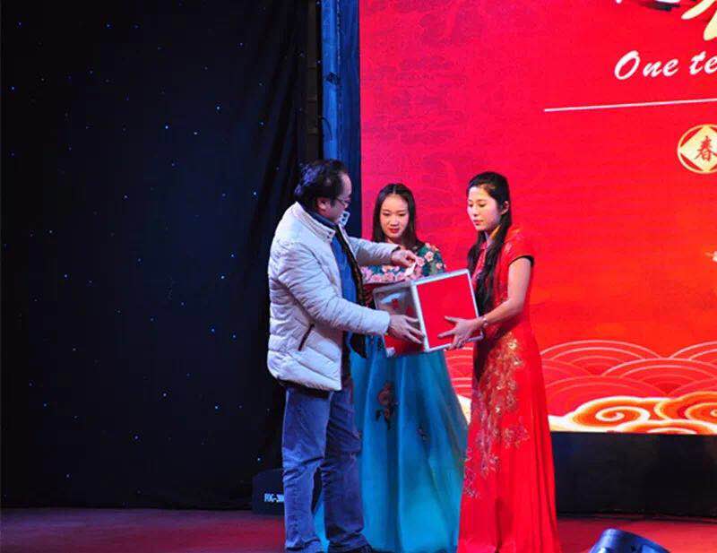 凝聚夢想•同心同行 — 華俄激光2018春節聯歡晚會圓滿結束