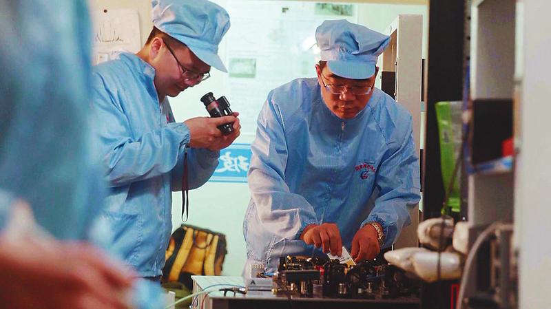 &ldquo;雕刻&rdquo;時(shí)間的人：超窄線寬激光研制