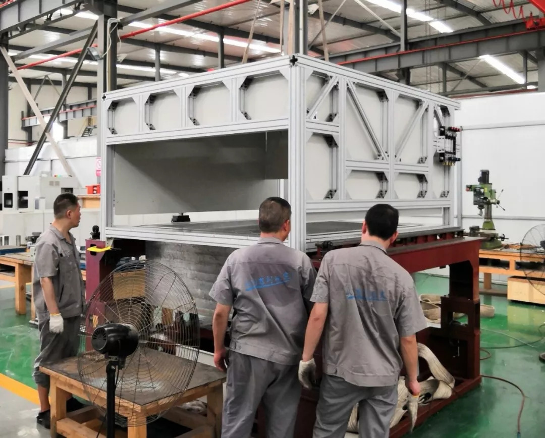 四激光、四振鏡、全球最大臺面陶瓷激光燒結(jié)3D打印機(jī)在中國下線