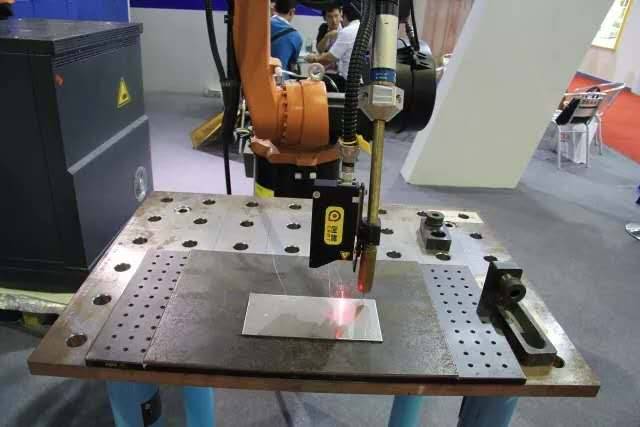 創想智控:我們如何構建激光位移傳感器技術體系