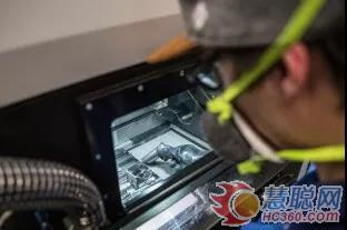 3D打印機的加工倉內部-&copy;Liebherr 