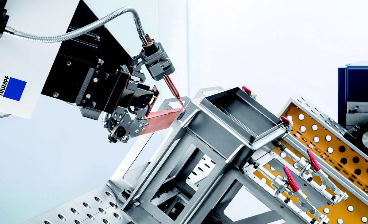 Trumpf 的 Fusion Line 具有激光輔助的焊絲，可將更多物質(zhì)引入焊縫，彌合最大 1 毫米寬的間隙。