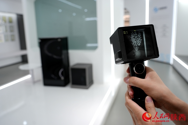 手持式穿透成像儀成像效果。人民網(wǎng)記者 孫挺攝