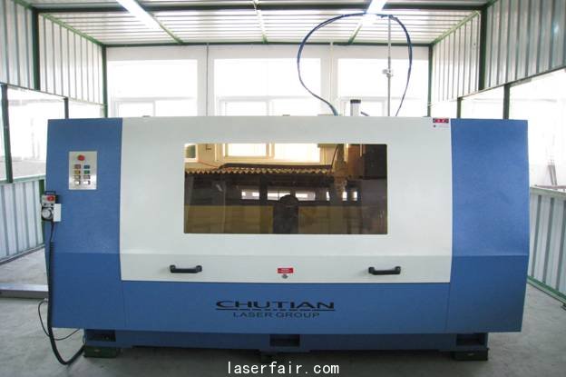 楚天工業激光研制的JQL-1GX-400F激光管切機