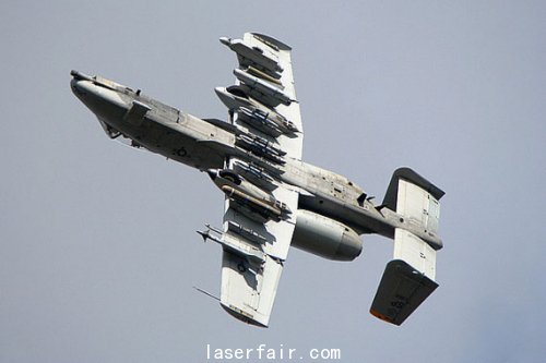 資料圖:A-10攻擊機掛載展示 點擊進入下一頁