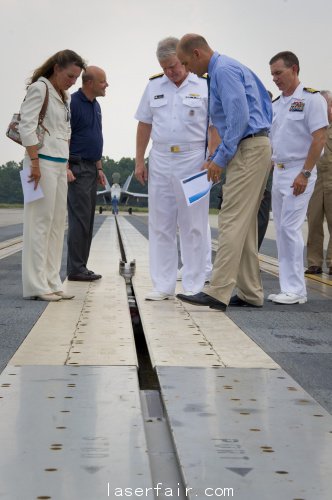 美國為“杰拉德福特”號航母研制的電磁彈射器。