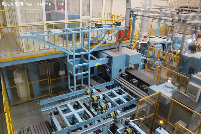 位于武漢東風本田汽車缸套生產線上的4000W CO2激光缸套切割系統實物俯視圖