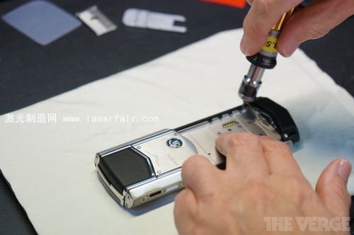 一探Vertu總部究竟：最奢侈的手機(jī)是怎么造出來的？