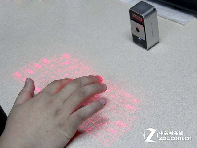 科技照亮生活 虛擬激光鍵盤的前世今生 別用太平洋的圖，，換成ZOL的吧 