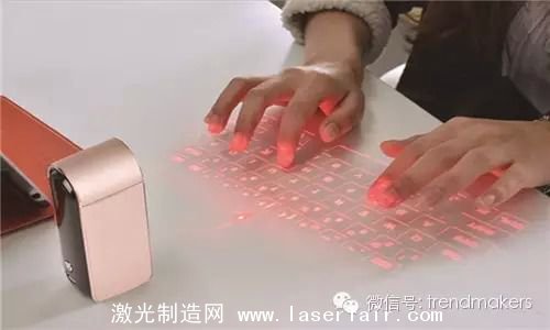 移動辦公領域，手機和平板以其極佳的便攜性正在逐步取代笨重的PC，然而在某些人眼中，觸控的輸入方式依舊沒有傳統鍵盤用得舒服，因此采用鐳射激光的鍵盤就很有存在的必要啦！